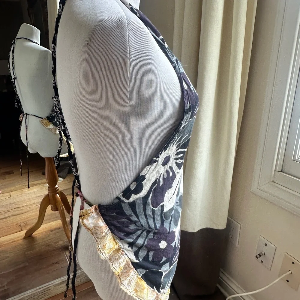 Floral apron with Ruffle Hem